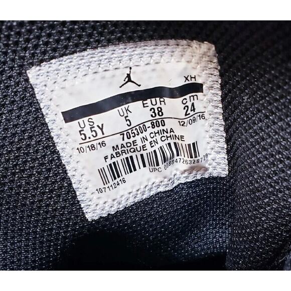 Nike Air Jordan 1 Retro High Rare Air Max Youth Sz. 5.5 Red & Black 705300-800 - Picture 2 of 16